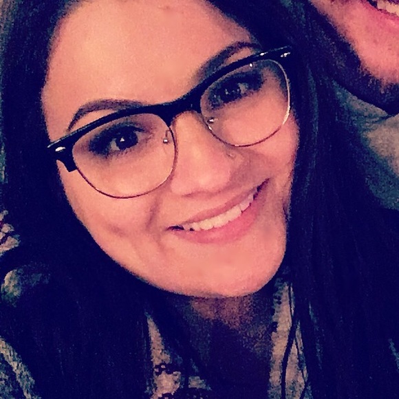 Meet your Posher, Olivia - Picture 1 of 1